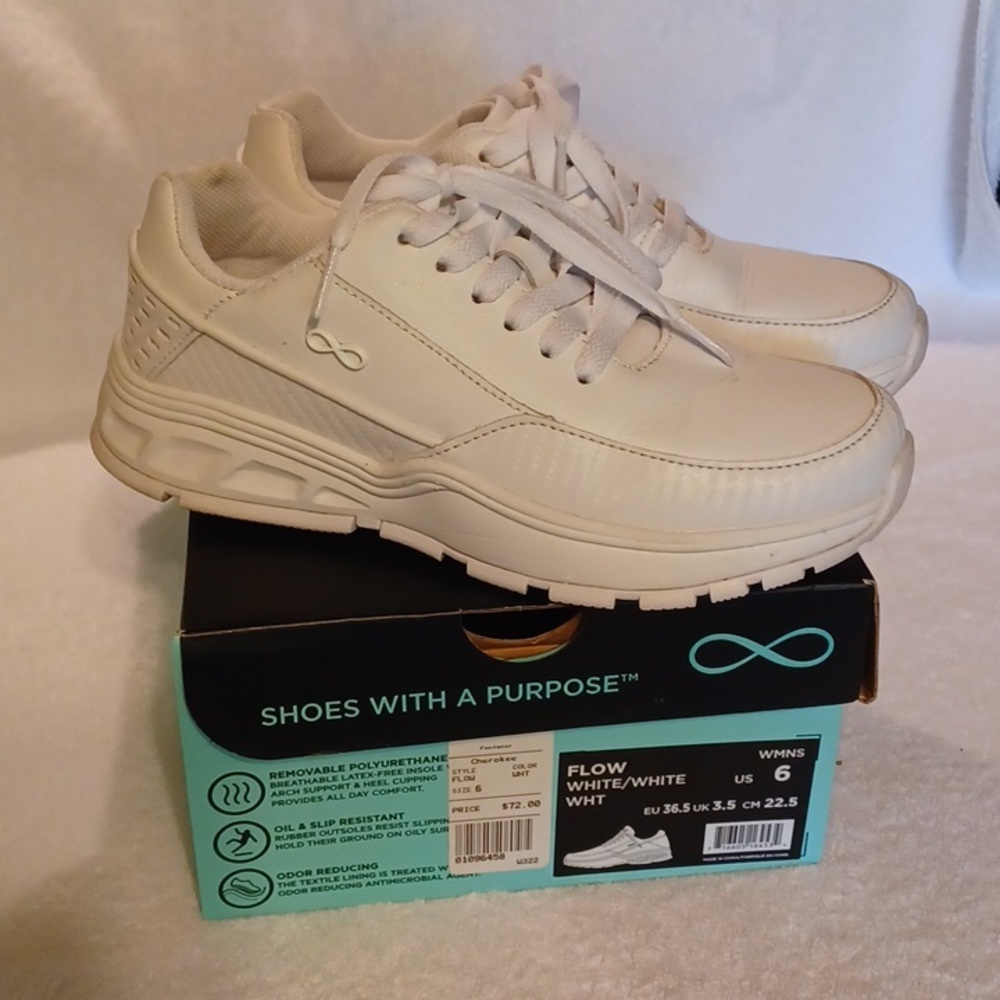 Infinity by Cherokee Uniforms Flow White women's size 6 slip resistant